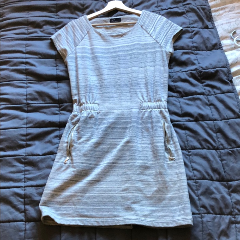 Cinched Waist Gap Casual Dress w/Zipper Pockets